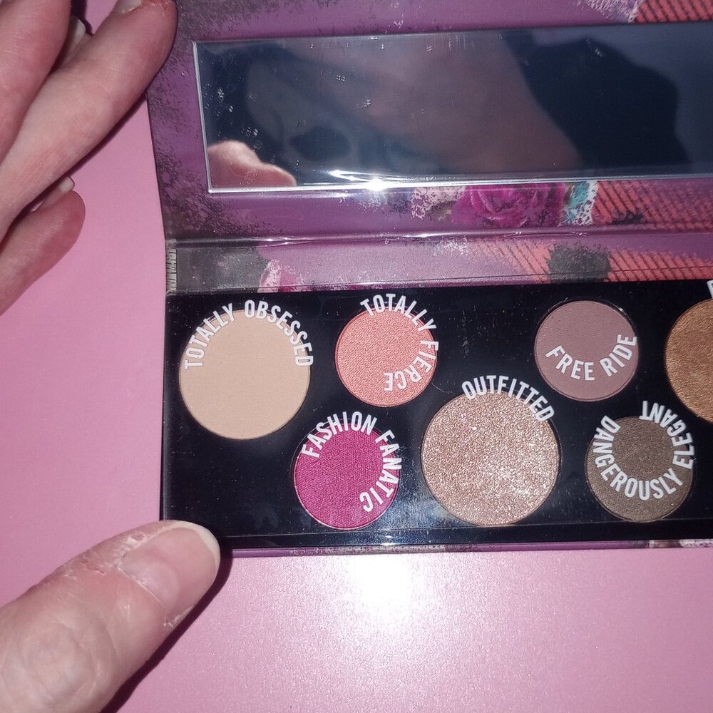 NEW Risktaker MAC Palette - Picture 7 of 10